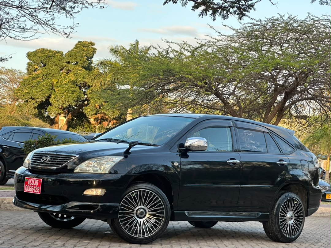 TOYOTA HARRIER thumbnail 2